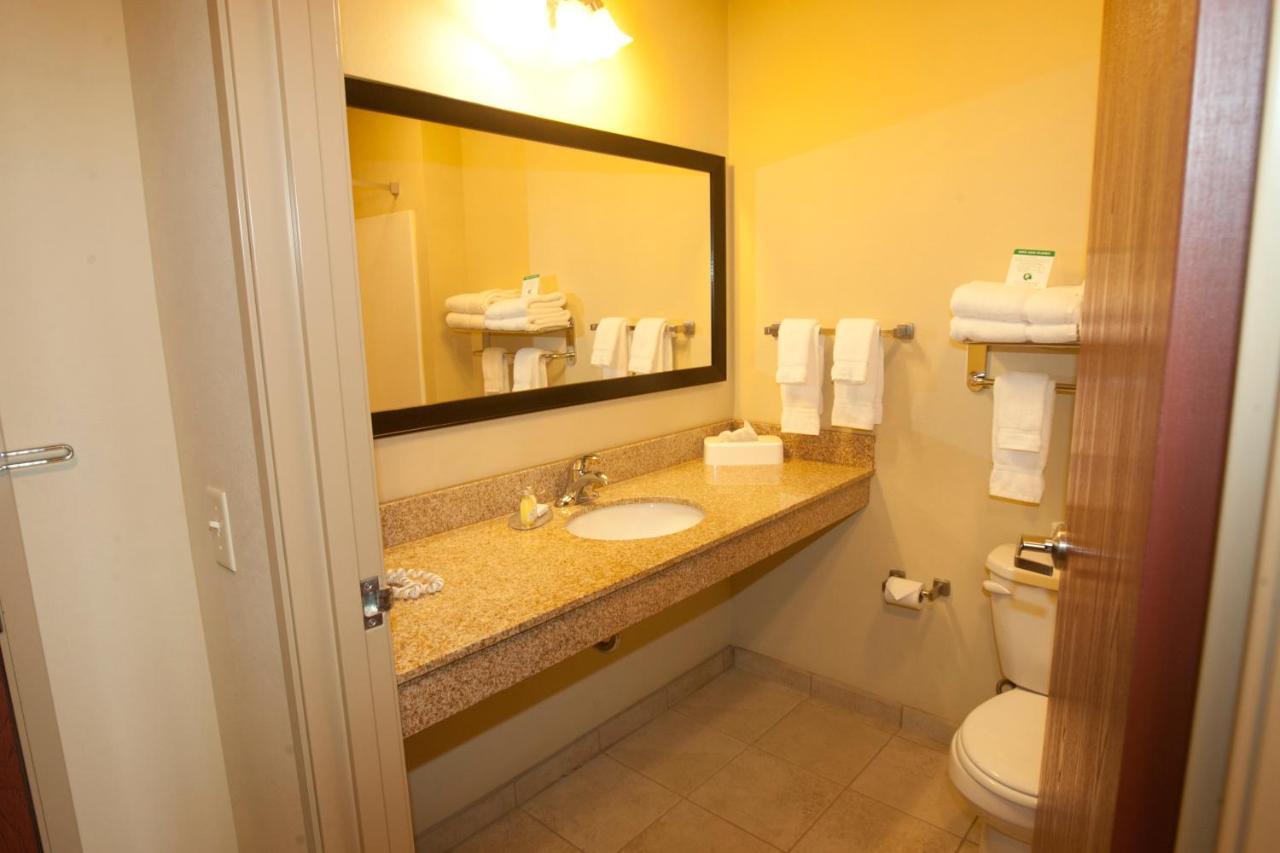 Cobblestone Inn & Suites - Carrington Ngoại thất bức ảnh