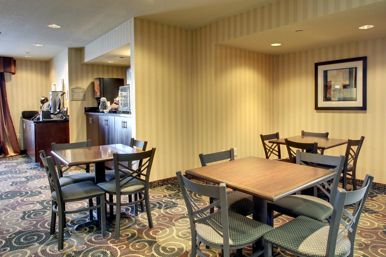 Cobblestone Inn & Suites - Carrington Ngoại thất bức ảnh