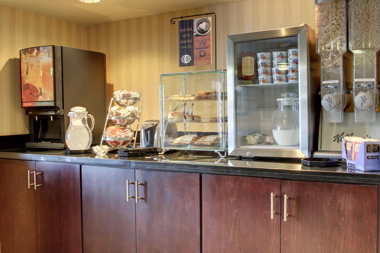 Cobblestone Inn & Suites - Carrington Ngoại thất bức ảnh